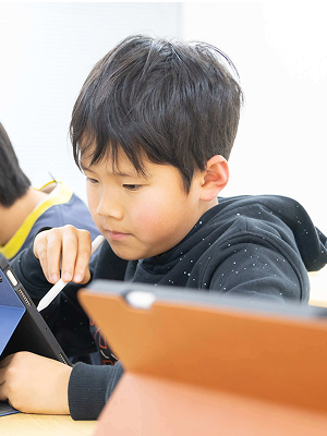 男の子と女の子の笑顔
